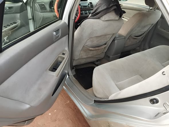 A picture of 04 Toyota Camry