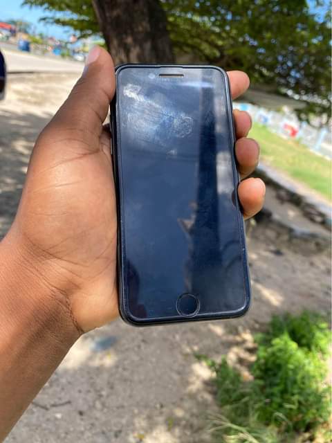 A picture of iPhone 7plain