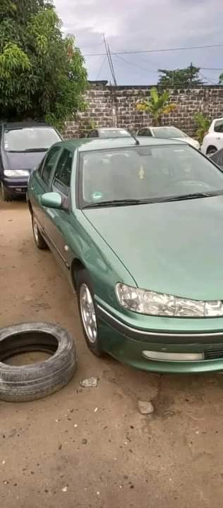 A picture of Peugeot 406 2004model