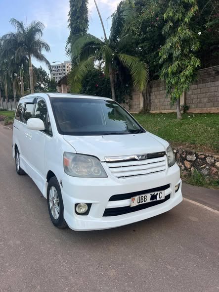 A picture of Toyota Noah 16m money needed