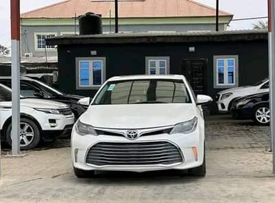 A picture of REGISTERED 2013 TOYOTA AVALON XLE Thumbstart Reverse Camera Navigation System