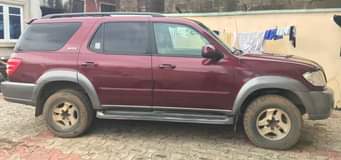 A picture of 2004 Toyota Sequoia