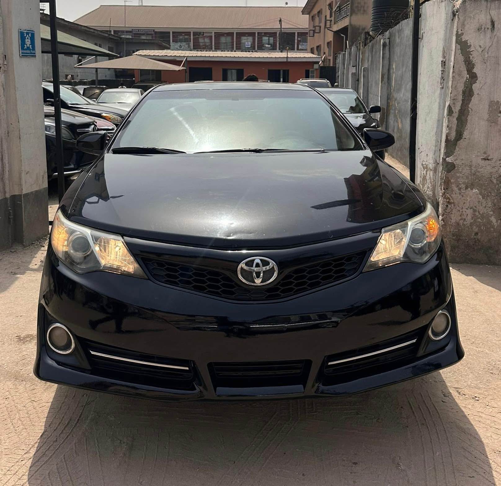 A picture of 6 Months Reg. Toyota Camry SE 2013 Model