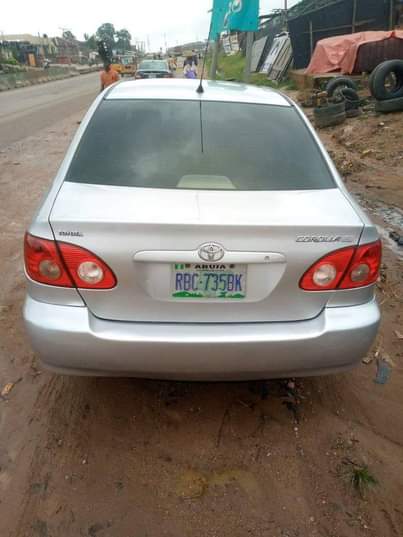 A picture of 2005 Toyota Corolla LE