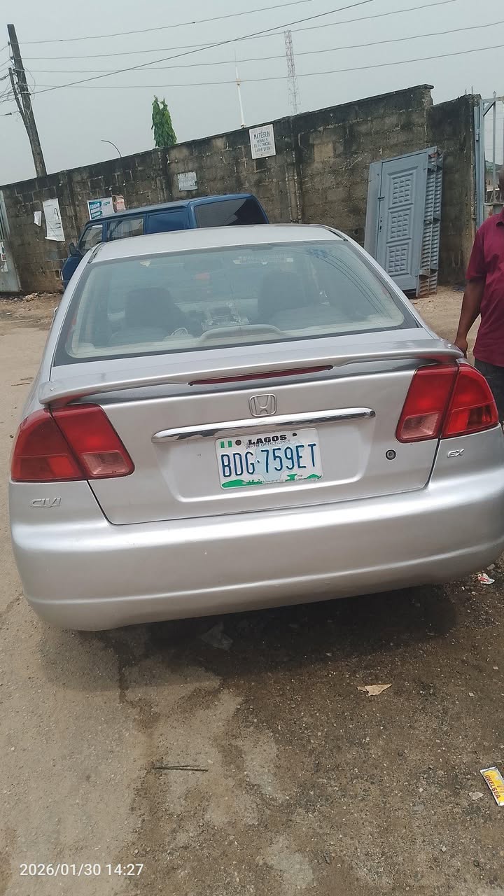 A picture of Awoof dealer 2004 Honda civic