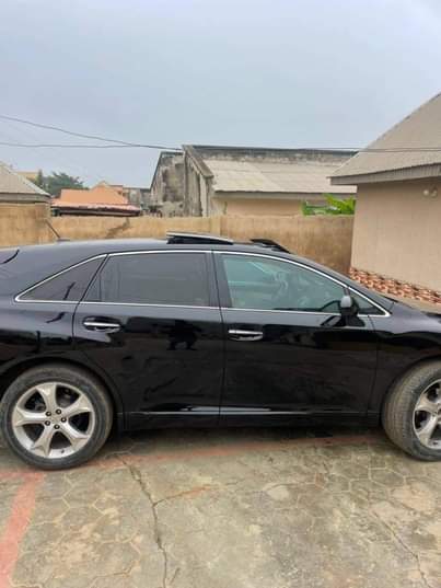 A picture of 2012 Toyota Venva Full option
