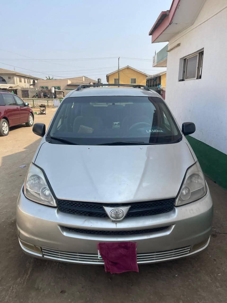 A picture of 2005 Awoof Awoof Awoof Toyota sienna