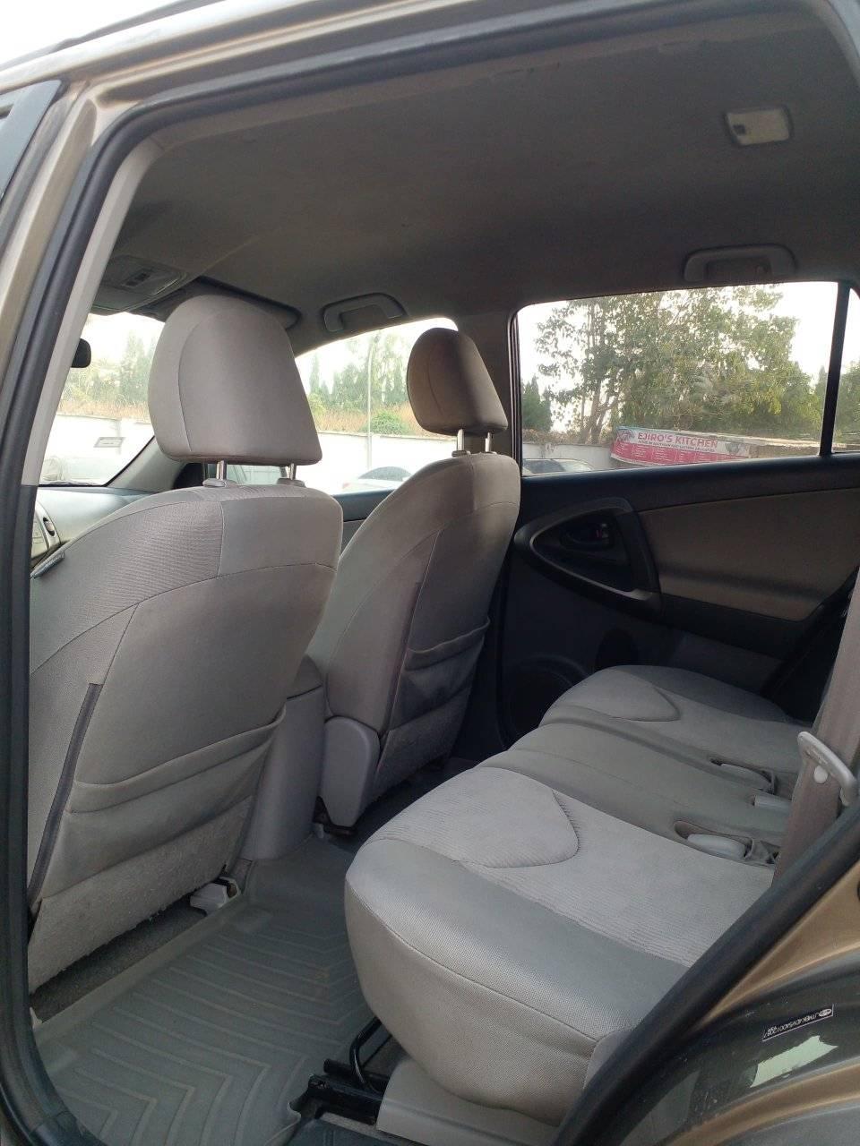 A picture of 2010 first body Toyota Rav4 untampered engine and gear buy