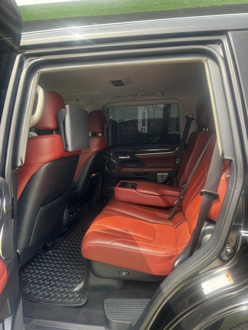 A picture of 2021 Lexus lx570 bulletproof