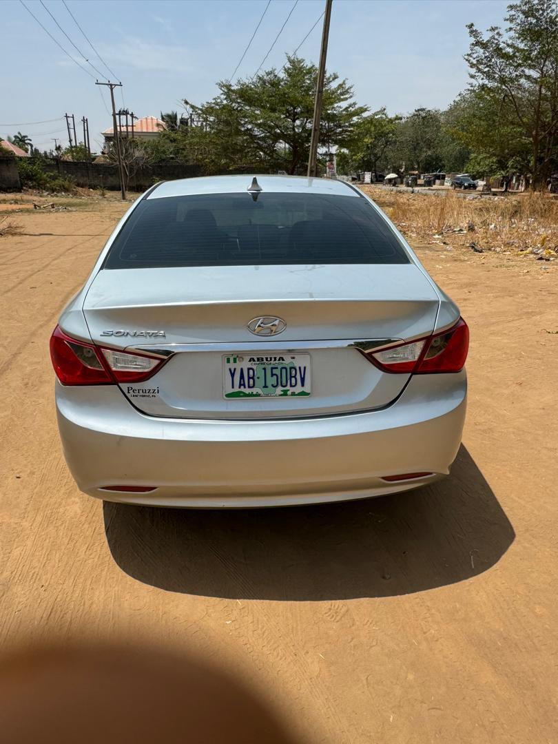 A picture of 2012 Hyundai sonata