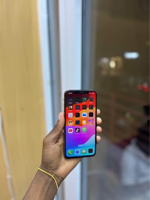 A picture of iPhone XS Max GB64 no face Battery changed