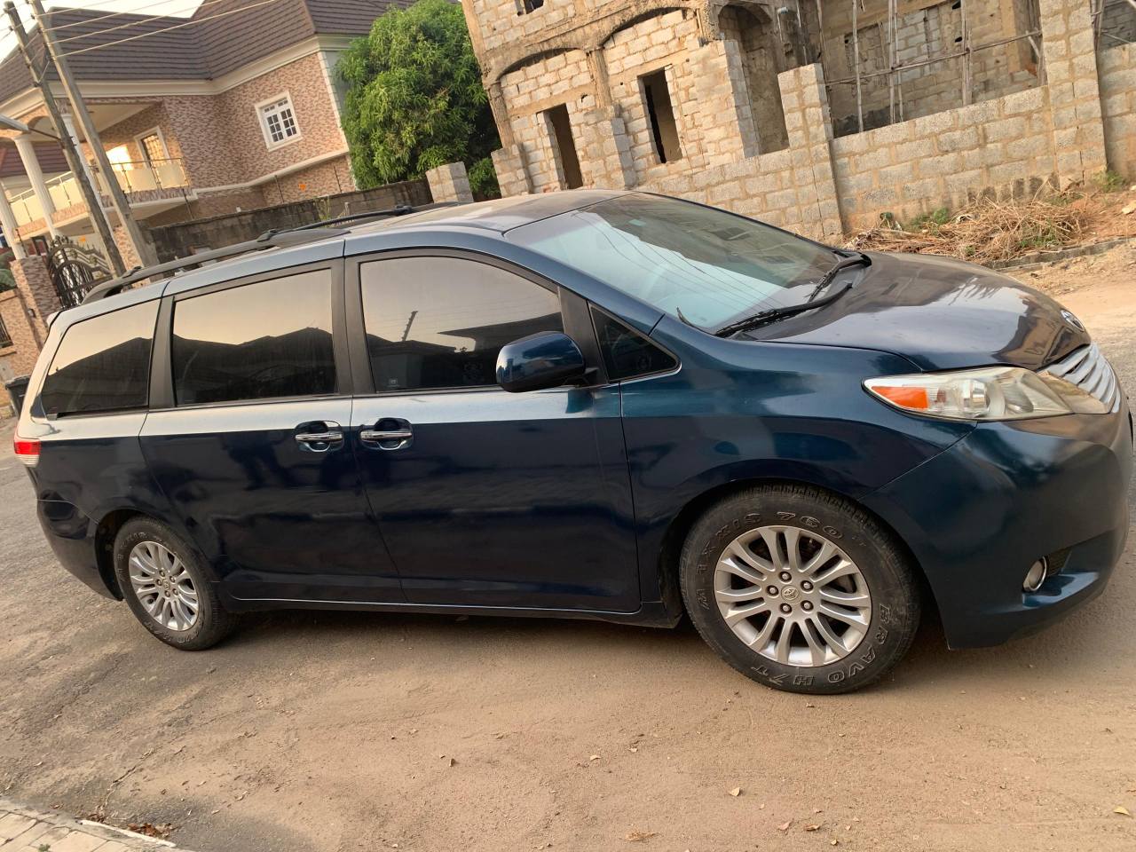 A picture of Toyota Sienna 2010
