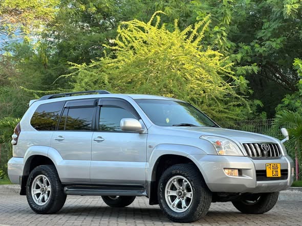 A picture of TOYOTA LANDCRUISER PRADO TX EJD PRICE 68M 0765242424 Call WhatsApp