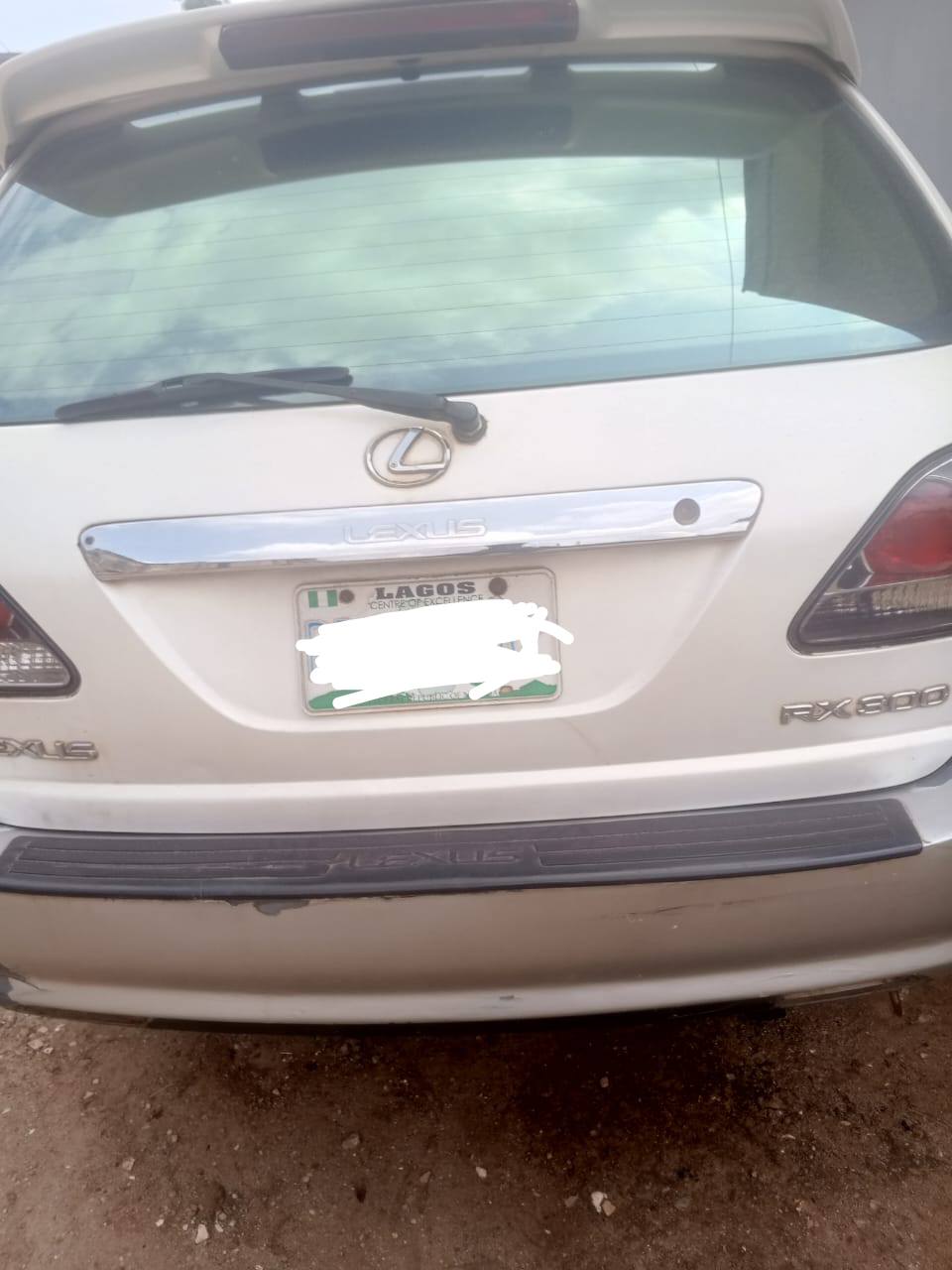 A picture of Very clean rx300 lexus
