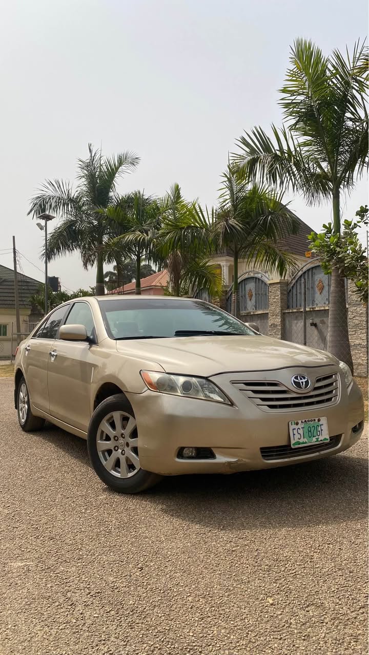 A picture of BELGIUM STANDARD CAMRY 2009