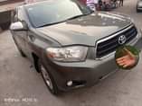 A picture of Toyota Highlander 2010 model