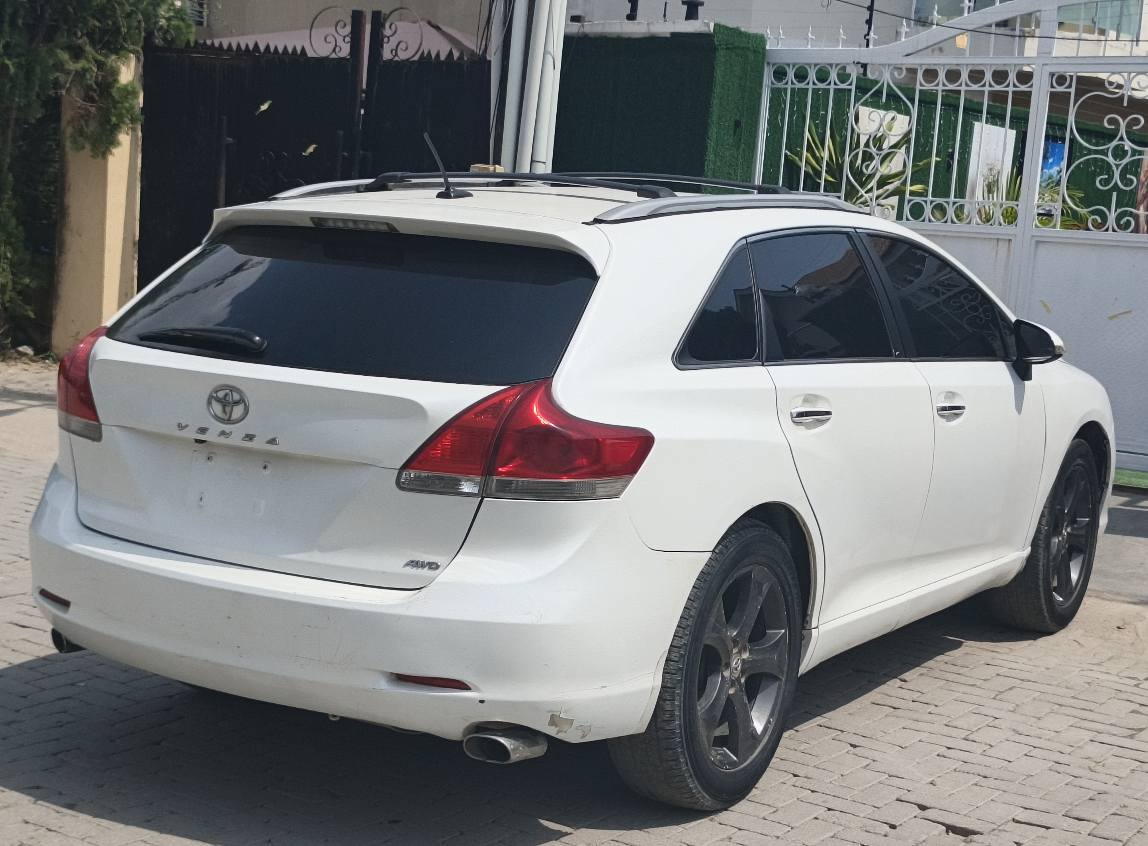 A picture of 2011 Toyota venza AWD