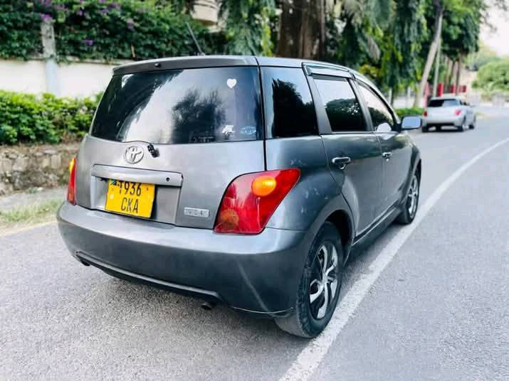 A picture of TOYOTA IST