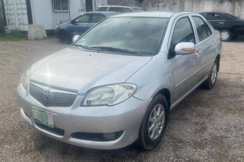 A picture of 2004 Toyota vios yaris