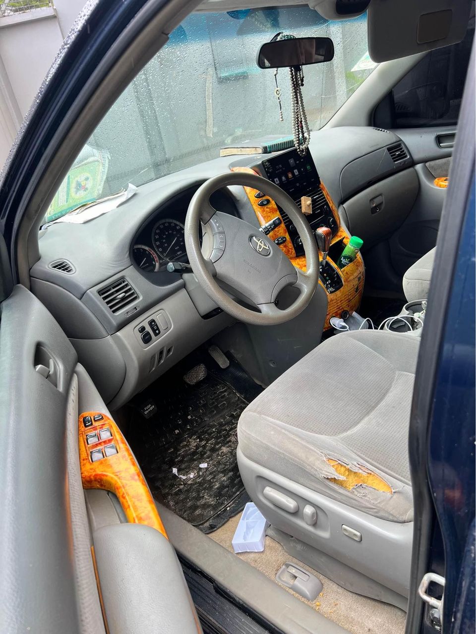 A picture of Toyota Sienna 2005