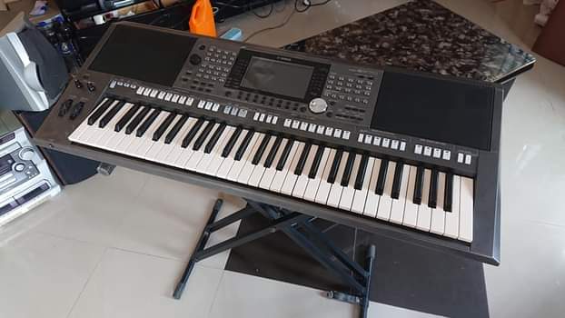 A picture of kimbia kama upepo upate yamaha psrs 970 kwa bei kitonga