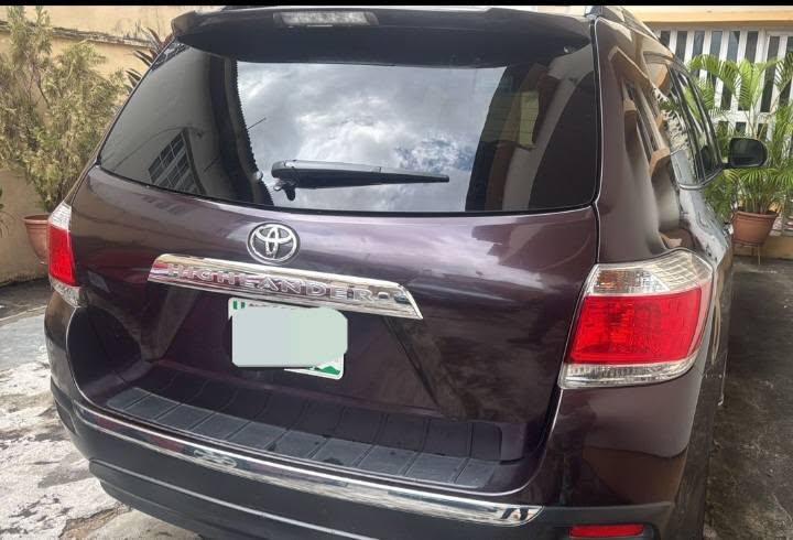 A picture of 2013 FULLOPTION TOYOTA HIGHLANDER USED