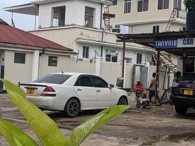 A picture of Toyota grande mark 2