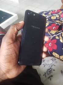 A picture of Oppo A83