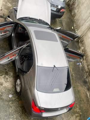 A picture of 2005 TOYOTA AVALON