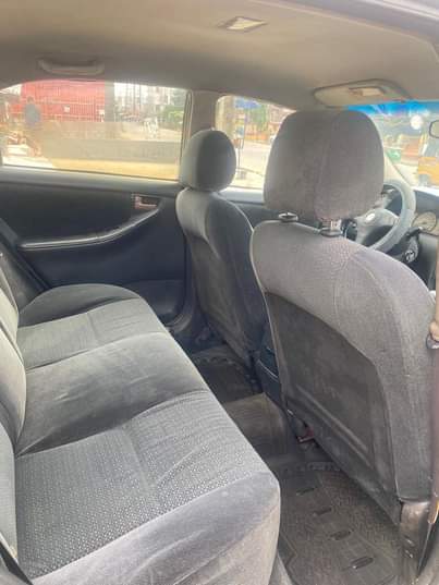A picture of Toyota Corolla 2004 LE version