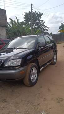 A picture of Lexus Rx 300 distress sale