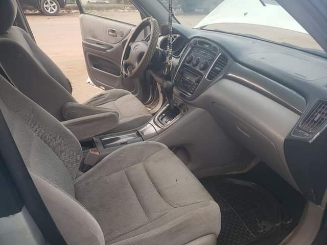 A picture of Toyota Highlander 2004 V4 Engine. Call 08068938140