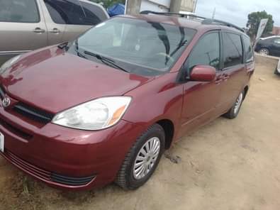 A picture of TOYOTA SIENNA SHARP GEAR SOUND ENGINE CLEAN BODY AND INTERIOR