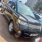 A picture of TOYOTA VOXY MODEL 2005