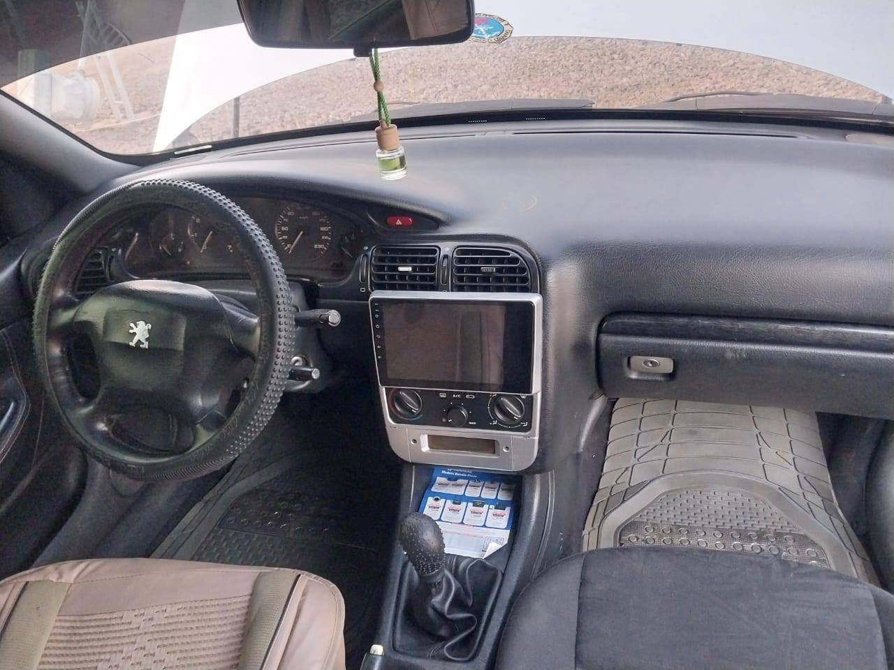 A picture of 406 Peugeot prestige
