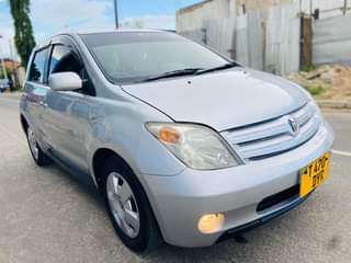 A picture of TOYOTA IST