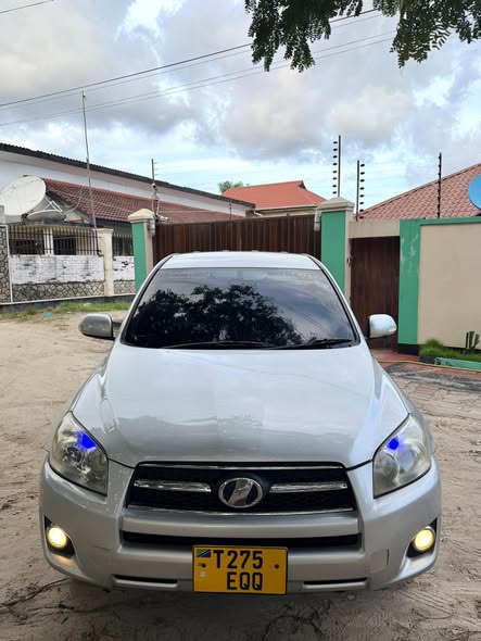 A picture of TOYOTA RAV4 KILL TIME YEAR 2010 PRICE 28 9M CALL