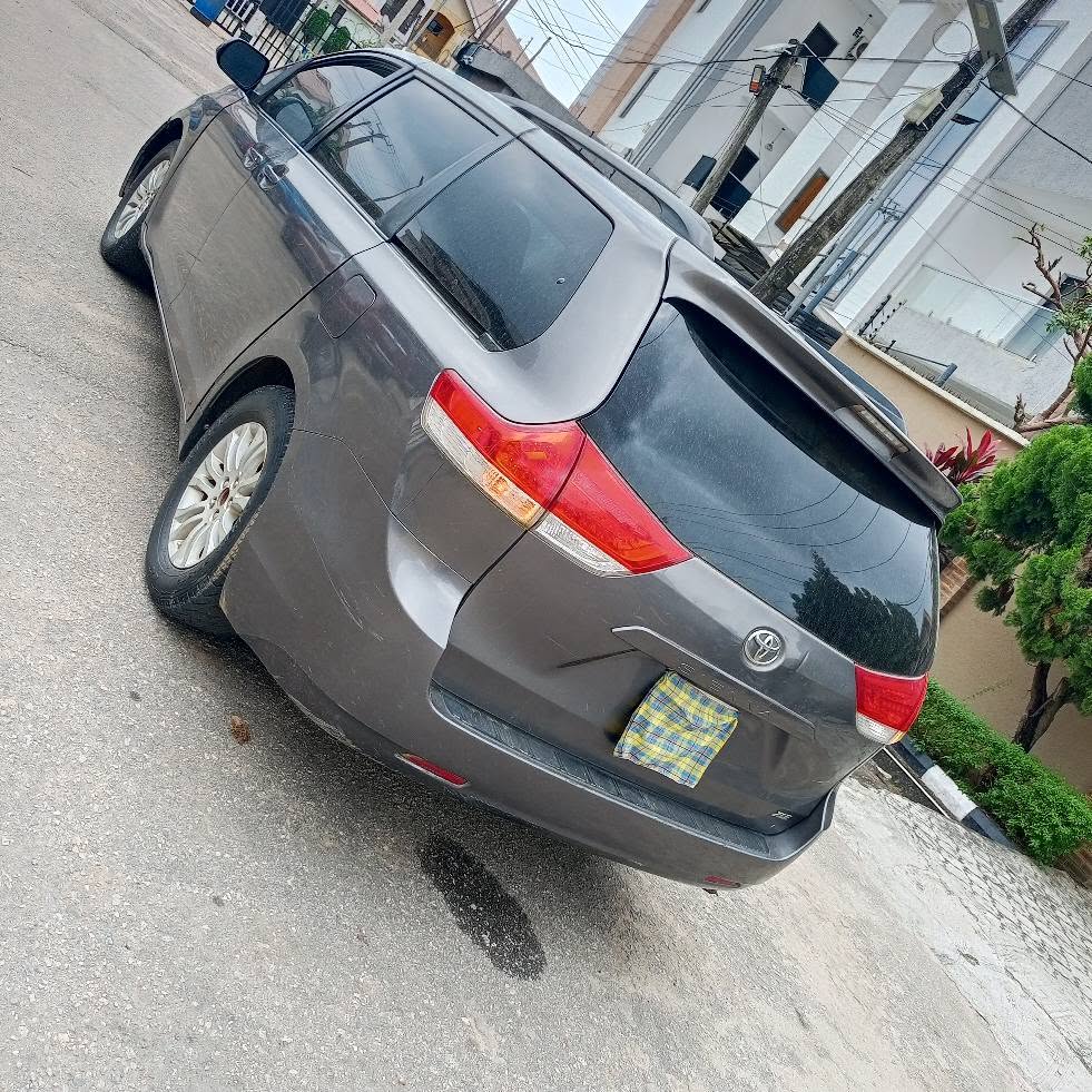 A picture of Toyota Sienna