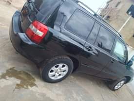 A picture of 2004 TOYOTA HIGHLANDER LIMITED