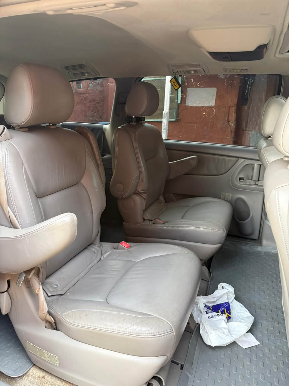 A picture of 2005 Toyota Sienna