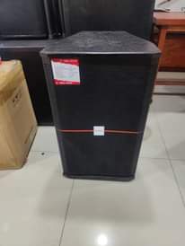 A picture of speakers