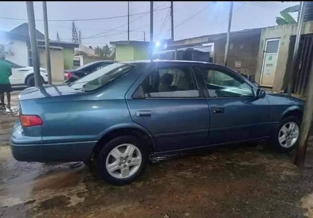 A picture of Toyota Camry droplight 2002 Painted on first body pan no