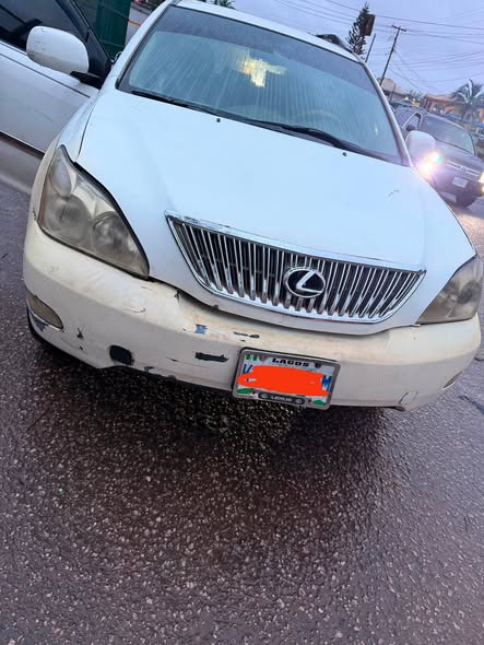 A picture of First body 08 rx350 lexus