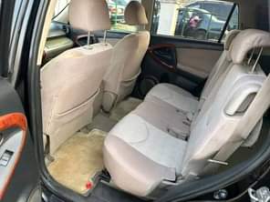 A picture of Super clean used Toyota rav 4 2009 model V4 engine