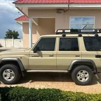 A picture of TOYOTA LANDA CRUISER
