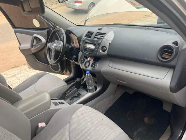 A picture of Toyota Rav 200