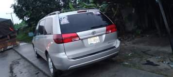 A picture of Toyota sienna 2006 model Sound engine Sound gear Chilling AC