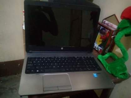 A picture of HP ilidondoka Kuna muda kioo kinaonyesha nusu njoo na offer