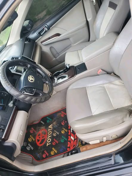 A picture of 2013 Toyota Camry V6