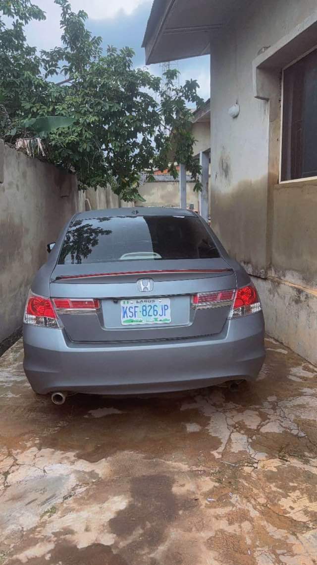 A picture of Honda Accord 2012